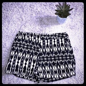 Apt 9 shorts, Geometric design, EUC, Size 12